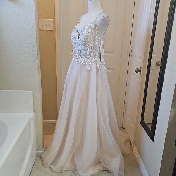 Galina Signature Elegant Beaded Plunging V Wedding Dress Size 16W NWT - Picture 10 of 14